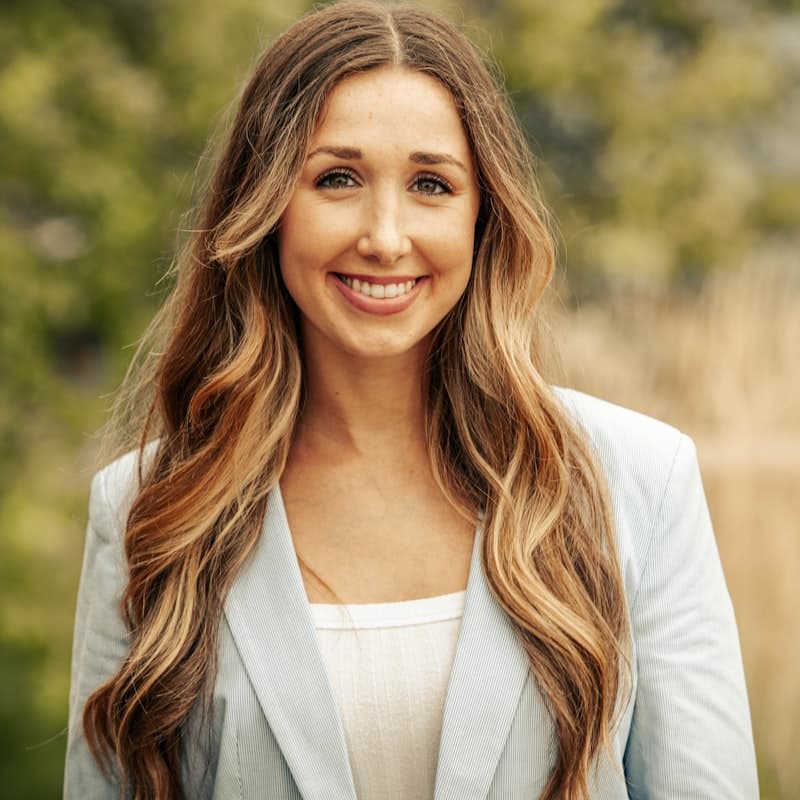Portrait of Laura Bennett
